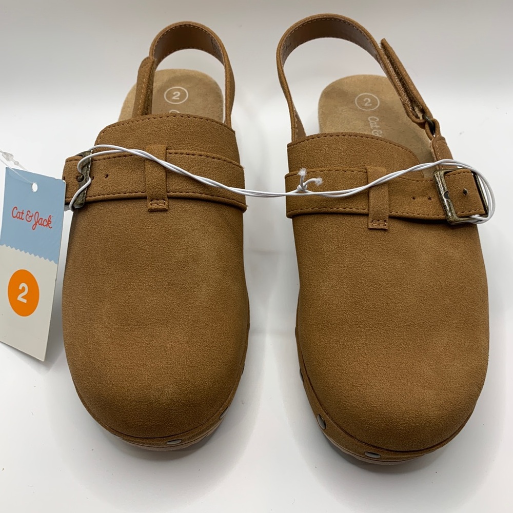 NWT Cat & Jack big girl’s size 2 brown clogs